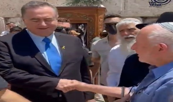 وزير الدفاع الإسرائيلي يدعو الإيرانيين إلى إسقاط النظام لإنقاذ البلاد مع تصاعد الحرب