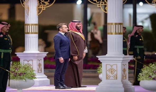 ولي العهد السعودي وماكرون يبحثان التطورات في المنطقة وحرية الملاحة في هرمز