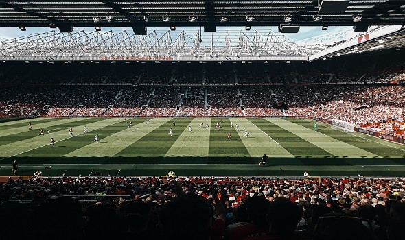 ليدز يحقق فوزه الأول على ملعب مانشستر يونايتد منذ 45 عاماً
