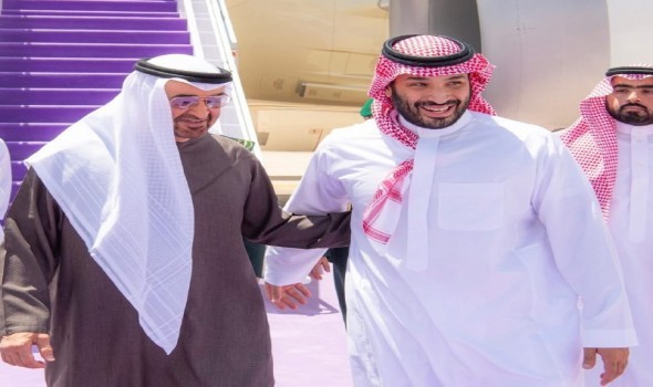 ولي العهد السعودي ورئيس الإمارات يبحثان هاتفيًا استقرار بالمنطقة