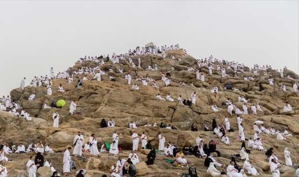 وزارة الحج السعودية تدعو الحجاج إلى حمل بطاقة نسك باستمرار لتسهيل التنقل والخدمات في المشاعر المقدسة