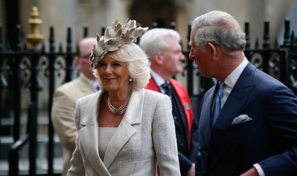 الملك تشارلز والعائلة المالكة يحتفلون بزفاف بيتر فيليبس