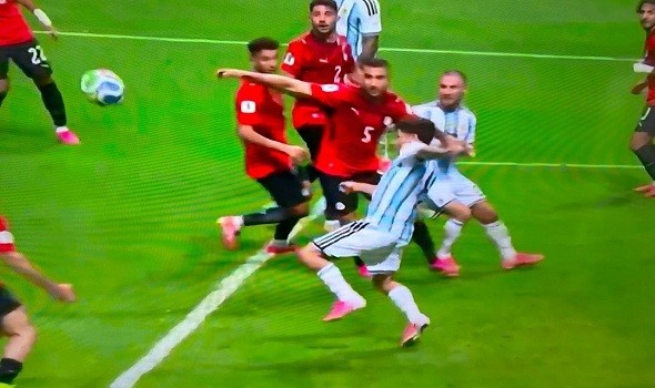 ميسي يحقَق مفاجاة الأرجنتين ويحطَم حلم أسود الفراعنة في الفوز وسويسرا لربع نهائي المونديال للمرة الأولى منذ 72 عاماً