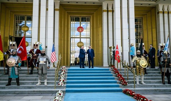 ترامب يعلن رفع العقوبات عن تركيا وزيلينسكي يطالب الناتو بتعزيز الدفاعات الجوية لأوكرانيا