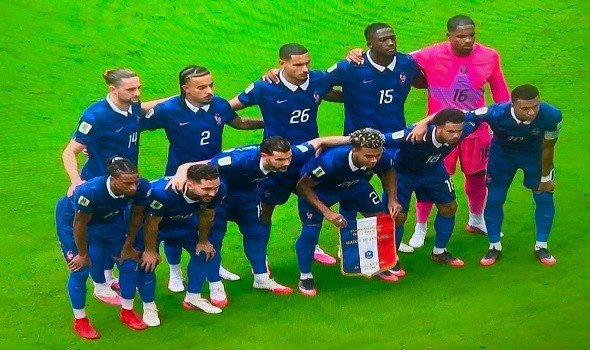 فرنسا تمني النفس بالفوز و منتخب إنكلترا يخيٍب أملها بتسجيل هدفين مقابل لا شيء في الشوط الأول من المباراة رغم انتقاد ترامب للإنكليز