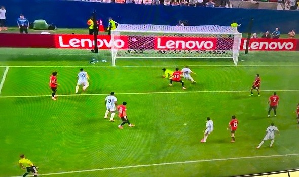 غضب واسع بسبب قرارات حكم مباراة مصر والأرجنتين واتحاد الكرة يتقدم بشكوى رسمية إلى فيفا