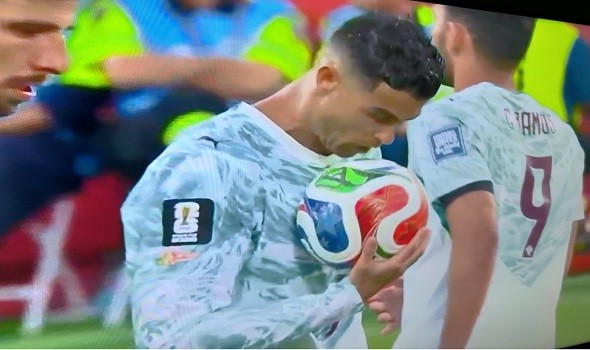 رونالدو في الصدارة وميسي يطارده على عرش الانتصارات في القرن الـ21